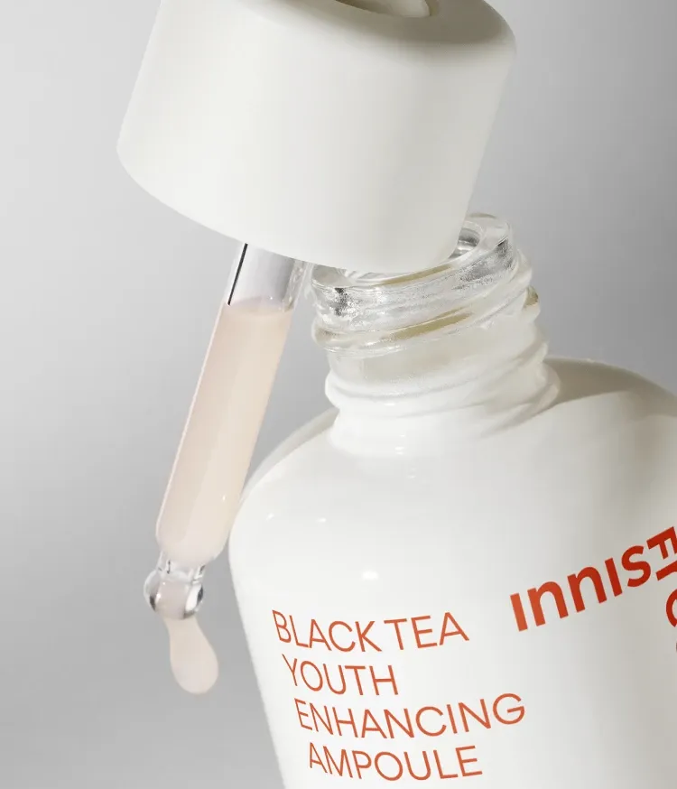 복합적인 피부고민과 지친 피부 컨디션을 빠르게 케어해주는 집중 안티에이징 항산화 앰플. 리셋 컨센트레이트, 히알루론산, 스쿠알란 함유되어 보습과 수분 동시에 충전. 피부톤, 광채, 윤기, 피부결, 탄력 개선되어 쫀쫀한 피부 완성. 피부과 테스트 하이포알러제닉테스트 완료하여 민감성 피부도 사용가능한 이니스프리 블랙티 유스 인핸싱 앰플