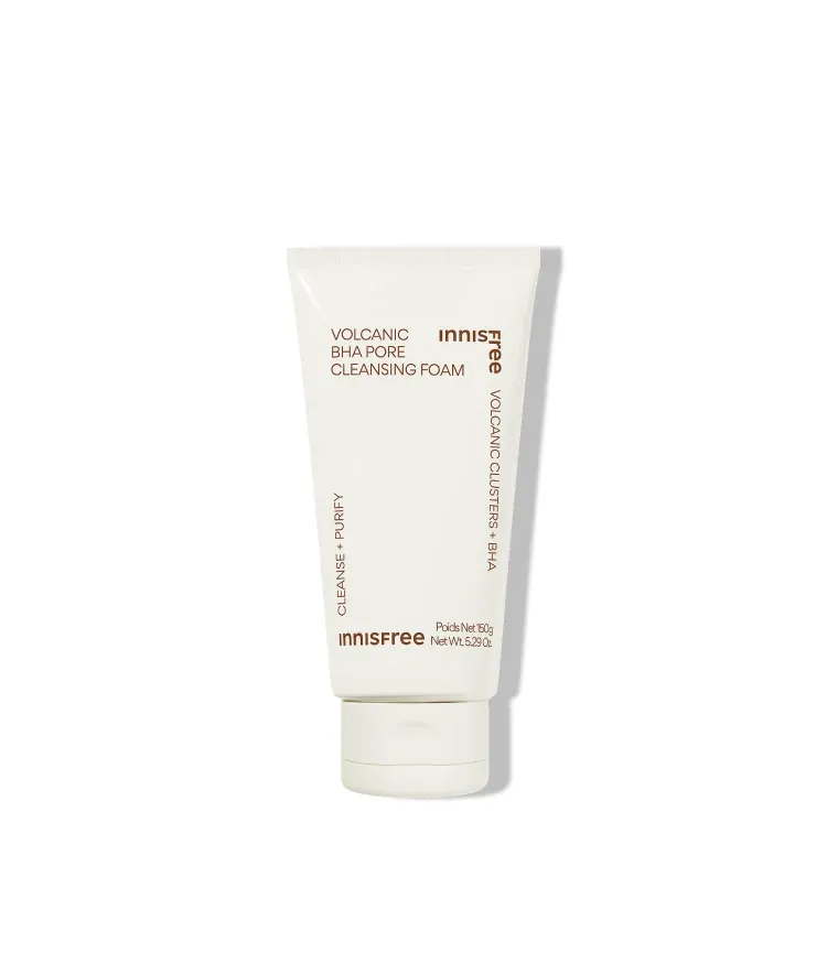 선크림부터 클렌징오일, 모공 속 노폐물, 각질까지 말끔하게 당김없이 딥 클렌징 가능한 폼클렌징. 쫀쫀하고 부드러운 생크림 거품으로 미세먼지 세정력과 여드름성 트러블 지성피부부터 속당김이 느껴지는 건성피부까지 모두 사용 가능한 이니스프리 화산송이 바하 모공 클렌징