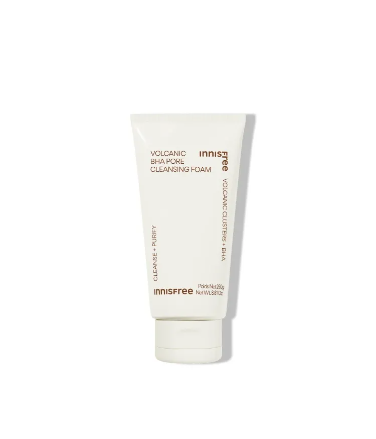 선크림부터 클렌징오일, 모공 속 노폐물, 각질까지 말끔하게 당김없이 딥 클렌징 가능한 폼클렌징. 쫀쫀하고 부드러운 생크림 거품으로 미세먼지 세정력과 여드름성 트러블 지성피부부터 속당김이 느껴지는 건성피부까지 모두 사용 가능한 이니스프리 화산송이 바하 모공 클렌징 폼 대용량