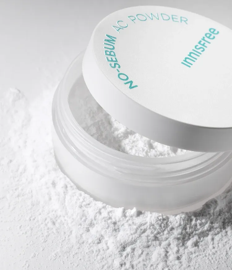 트러블 피부 메이크업 고민 완전정복! AC(Actual Care) 콤플렉스가 함유된 포뮬러가 과다 분비된 피지의 밸런스를 맞추는데 도움을 주고 유수분 밸런스로 속건조 없는 편안한 사용감을 주는 이니스프리 노세범 AC 파우더