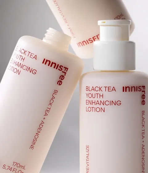 지친 피부 컨디션을 탄탄하고 촉촉한 피부로 컨디션을 올려 탄력,브라이트닝,수분,윤기 케어 효과의 안티에이징의 기본 바탕 완성! 블랙티 앰플의 유효성분을 담아 촉촉 탄탄 안티에이징 기초를 완성시켜주는 이니스프리 블랙티 유스 인핸싱 스킨케어 세트