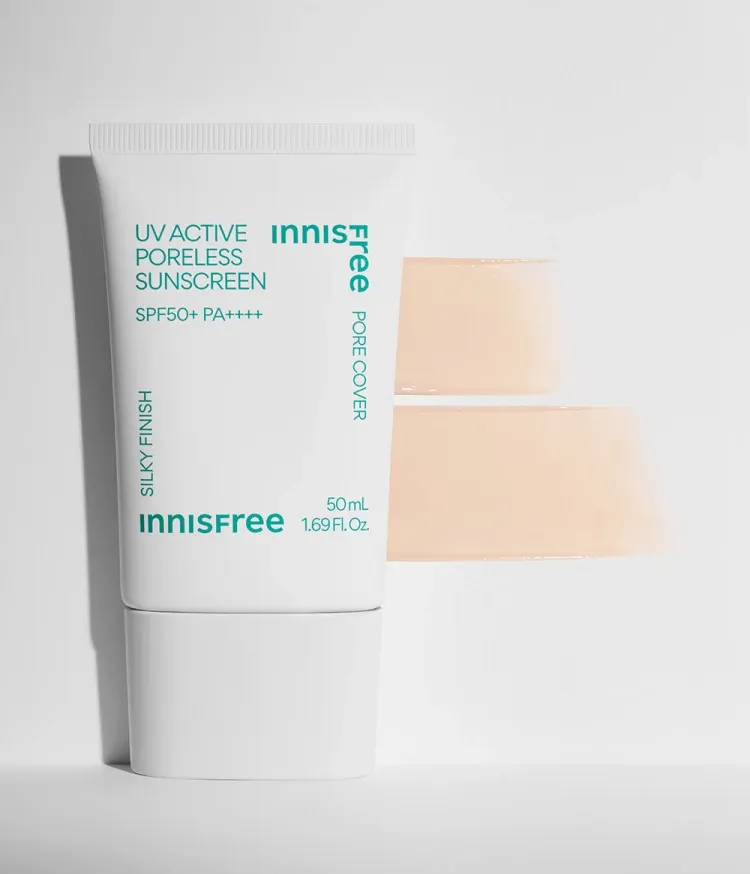 끈적임 없이 산뜻한 유기자차 포뮬러로 피지와 모공을 동시에 케어하는 선크림! 번들거림 없이 강력한 SPF 케어와 보송한 마무리감으로 메이크업과 궁합도 좋은 이니스프리 선스크린