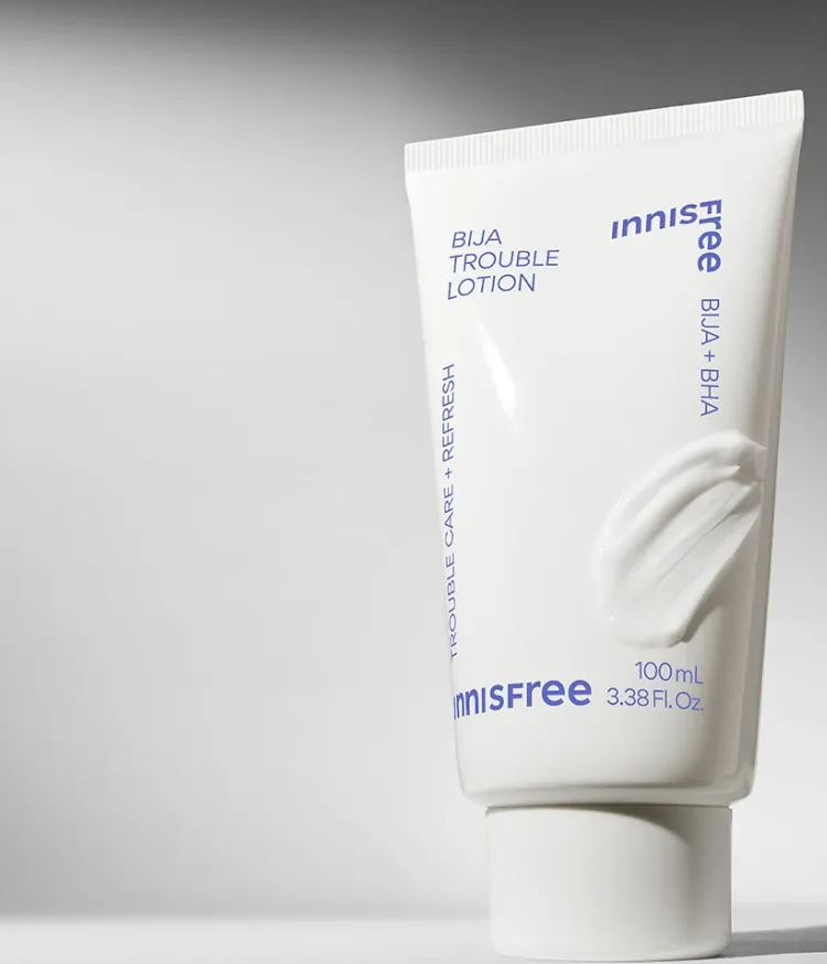 과다 피지, 모공, 각질 케어에 효과적인 케어 로션. 제주 비자 오일로 건조함 없는 피부 보호와 유수분 밸런스 케어로 매끈 산뜻한 피부결 완성! 시원하고 가벼운 수분로션으로 지성피부도 부담없이 바를 수 있고 빠르게 흡수되어 화장 밀림 걱정 없는 아침 로션으로도 추천하는 이니스프리 비자 트러블 로션. 논코메도제닉 테스트 완료로 여드름성 트러블성 피부에도 추천