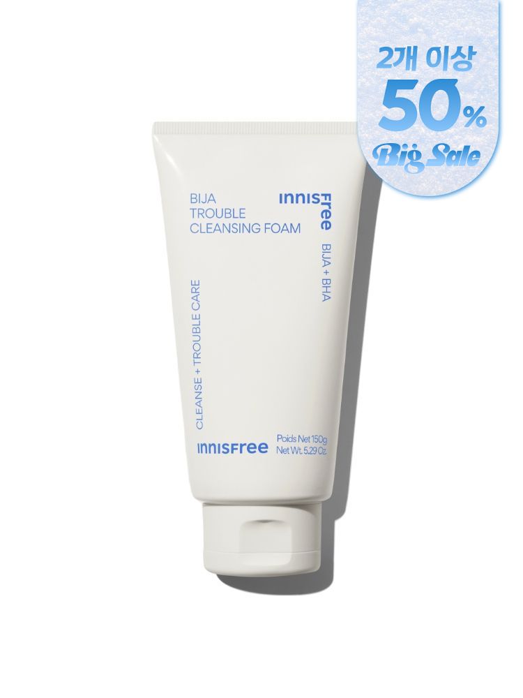 과다 피지와 각질 등 피부 트러블 고민에 도움을 주는 이니스프리 비자 트러블 클렌징 폼. 트러블 고민과 지복합성도 사용 가능한 데일리 딥 클렌저. 쫀쫀하고 밀도 있는 무스 거품으로 모공 속 노폐물 딥 클렌징, 논코메도제닉 테스트를 완료한 여드름성 및 트러블성 피부에도 사용 가능한 순한 폼 클렌저
