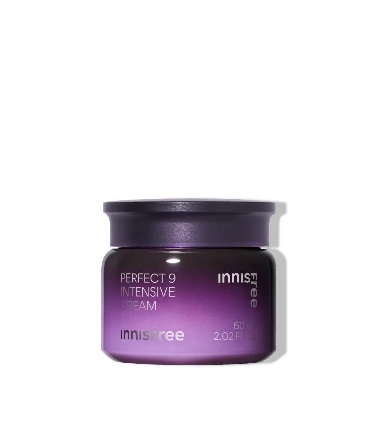 부드럽게 발리는 밤 타입 제형으로 끈적임 없이 촉촉하고 윤기있는 풍부한 영양과 보습력으로 피부 보호막을 만들어주는 이니스프리 토탈 안티에이징 크림