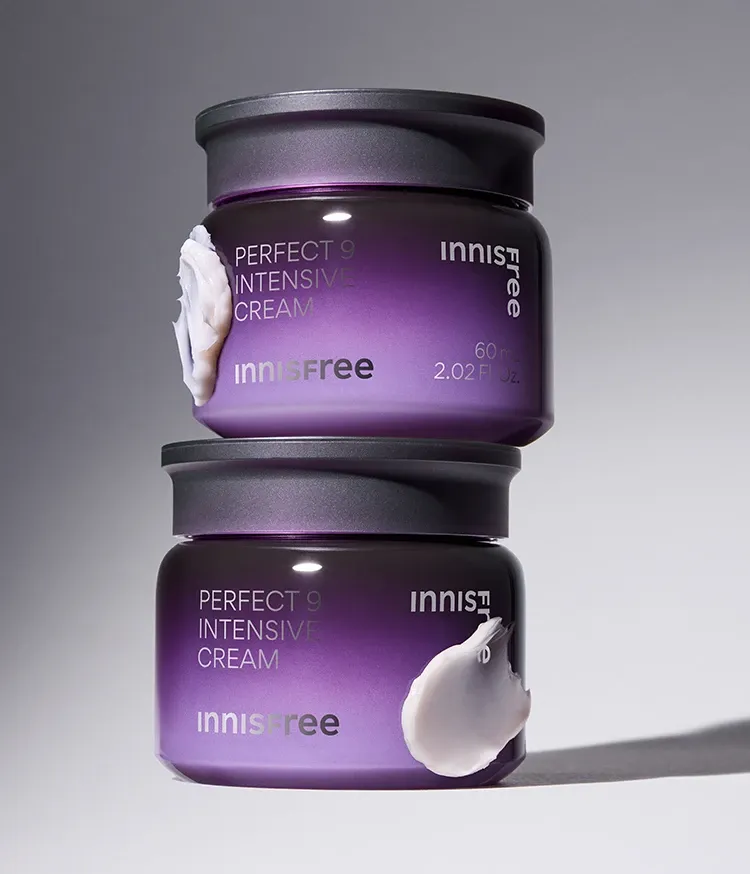 부드럽게 발리는 밤 타입 제형으로 끈적임 없이 촉촉하고 윤기있는 풍부한 영양과 보습력으로 피부 보호막을 만들어주는 이니스프리 토탈 안티에이징 크림