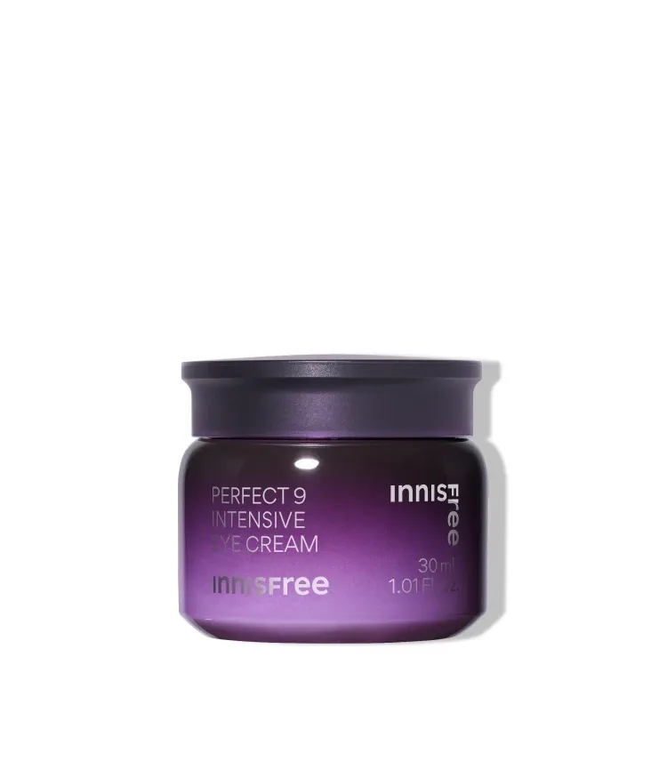 피부에 사르르 녹아들듯 부드럽게 발리는 밤타입 제형으로 끈적임 없이 촉촉하고 윤기있는 눈가 피부로 케어해주는 이니스프리 토탈 안티에이징 아이크림