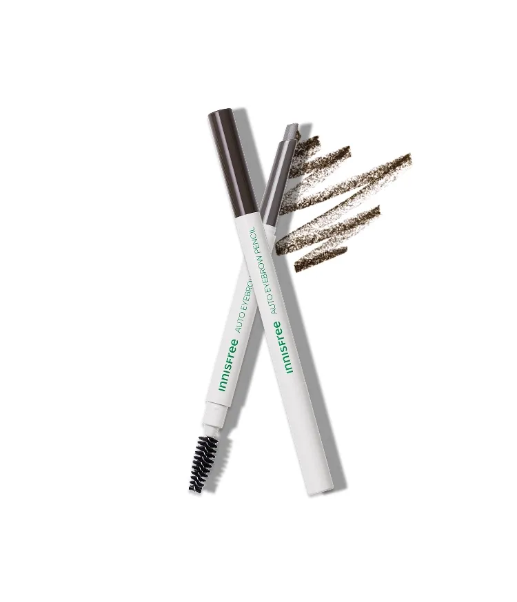 땀과 피지에도 강한 롱래스팅 포뮬러로 하루종일 깔끔하게~한 번의 터치로 또렷한 눈썹 완성! 여러 번 그려도 과하게 진해지지 않아 초보자도 쉽게 그릴 수 있는 이니스프리 납작 아이브로우 펜슬