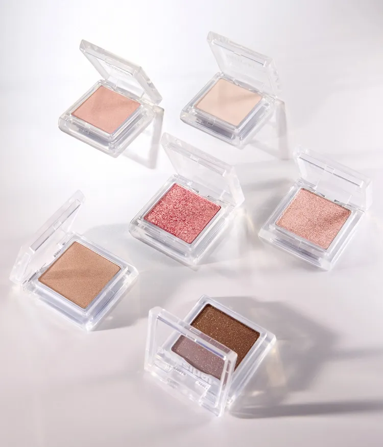 우아한 쉬머펄부터 글래머러스한 글리터까지 영롱하고 다채로운 컬러의 펄 & 글리터. 밀착력이 좋은 오일을 함유, 프라이머를 바른 듯 부드럽게 발려 경계 없이 쉽게 블렌딩되는 이니스프리 마이 아이섀도우 쉬머&글리터