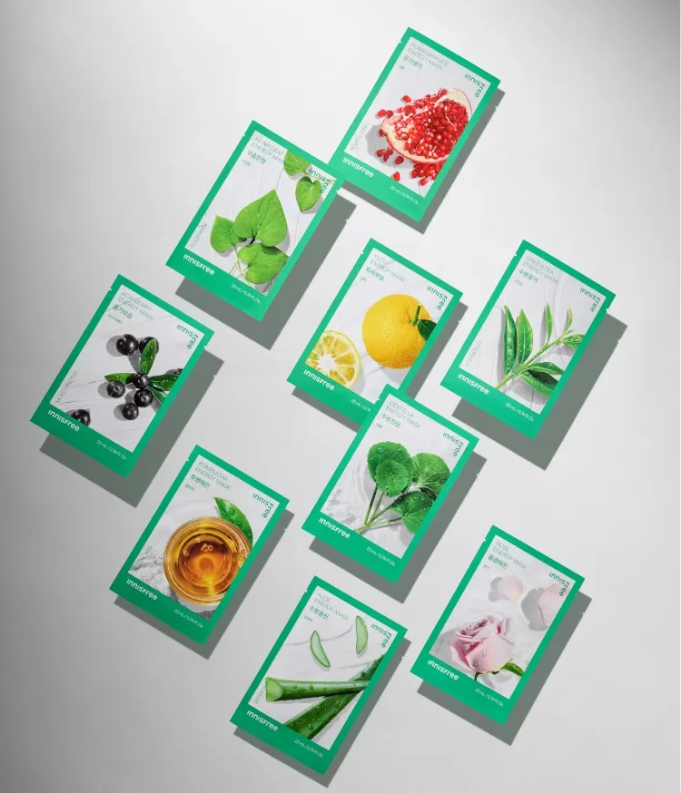 원료의 생생함을 그대로 담은 포뮬라가 피부 맞춤 솔루션을 제공해주는 데일리 시트 마스크. 오랜 시간과 정성으로 추출하여 짜낸 콜드 브루 스퀴즈 공법으로 원료의 생생함을 그대로 담은 포뮬러! 1일1팩으로 추천하는 이니스프리 에너지 마스크