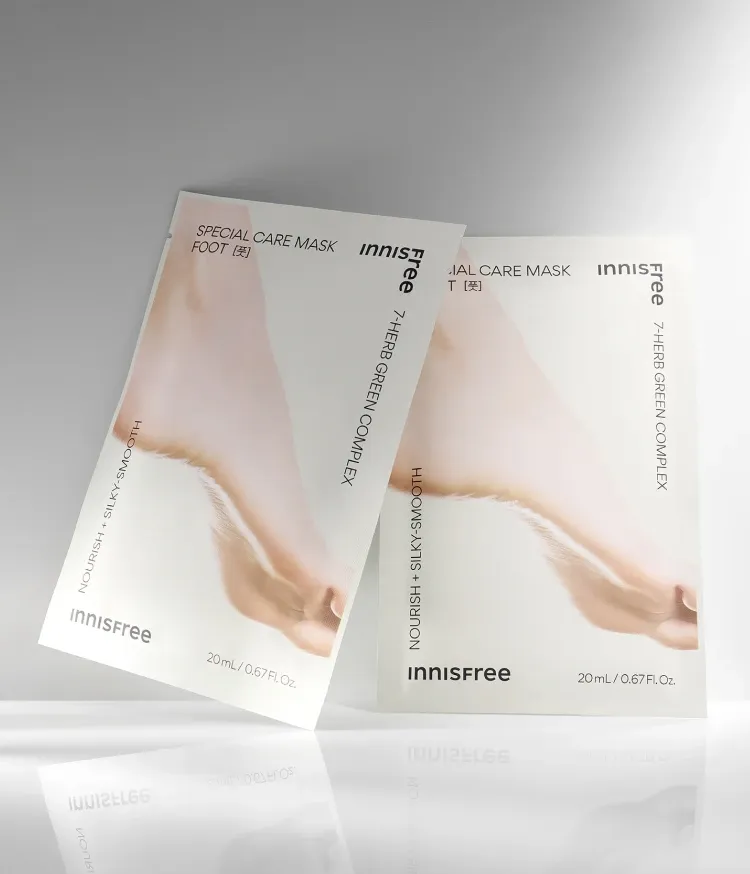 갈라지고 건조해진 발에 즉각적인 보습영양 케어, 이니스프리 스페셜 케어 풋 마스크. 갈라진 뒤꿈치가 고민이라면 양말처럼 편하게 신어 쉽고 빠르게! 밀키 텍스처 에센스로 집중 보습 및 영양케어를 통한 실크처럼 부드러운 발 완성. 발도 마스크 팩으로 홈케어!