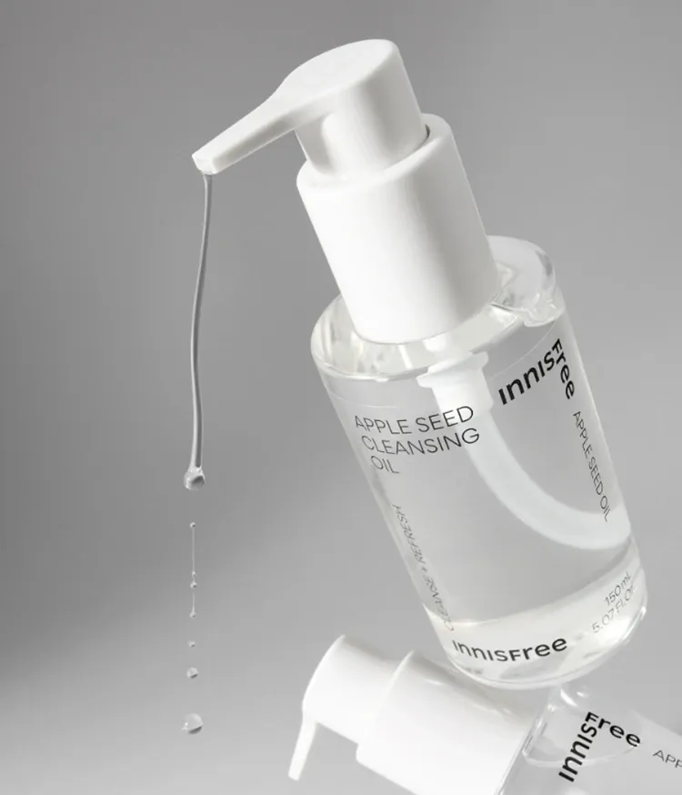 진한 메이크업부터 모공 속 노폐물까지 딥클렌징. 피지, 각질, 블랙헤드까지 부드럽게 유화시켜 산뜻하고 촉촉하게 클렌징해주는 메이크업 클렌징 오일인 이니스프리 애플씨드 클렌징 오일