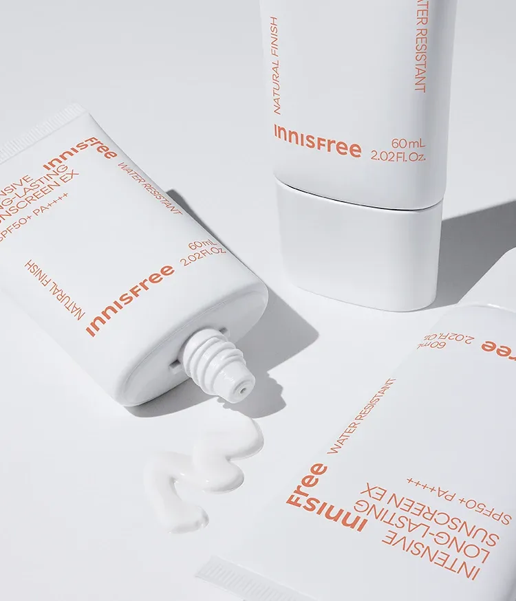 격렬한 야외 활동과 물놀이에도 강력한 워터프루프 제형의 강력 유무기자차 혼합자차 선크림. 겉은 보송하고 속은 촉촉하게 백택이 적은 마무리감과 피부 자극 테스트와 비건인증을 완료한 안심 선크림. 레포츠용 선크림으로도 추천! 이니스프리 인텐시브 롱래스팅 선스크린