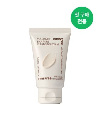 제주 화산송이와 BHA가 함유된 포뮬러가 과다 피지를 흡착하고, 모공을 깨끗하게 케어해 주는 모공 딥 클렌징 폼