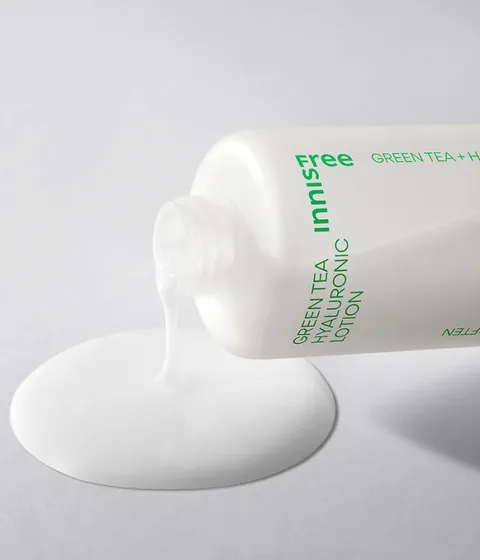 산뜻하고 촉촉한 피부결을 완성하는 수분 스킨과 번들거림 없이 촉촉함만 남기는수분로션을 함께! 속부터 촉촉하게, 부드럽고 매끄러운 유수분 밸런스를 한번에 해결하는 이니스프리 대표 수분 기초세트, 그린티 히알루론산 스킨케어 2종 세트