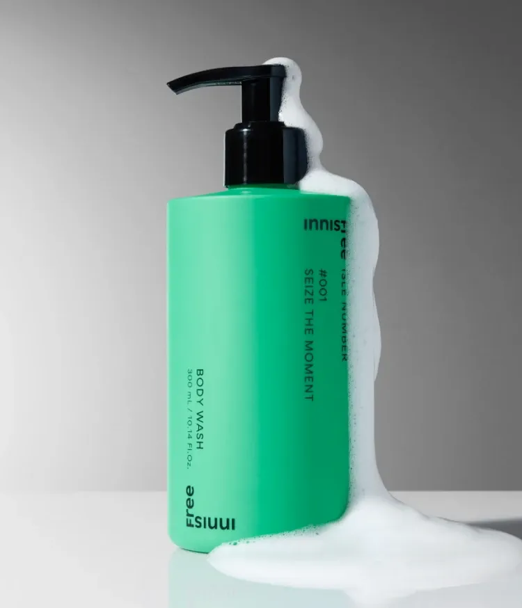 새로운 섬에서 만난 자연에서 모티브를 얻은 푸르른 향을 바탕으로 다채롭게 펼쳐지는 싱그럽고 풍성한 '시그니처 향' 시리즈. 부드럽고 풍성한 약산성 향기 거품과 물에 닿는 순간 손에서부터 향기 거품이 풍성하게 일어 세정하는 내내, 몸도 마음도 말끔하게 리프레시 해주는 이니스프리 아일 넘버 바디 앤 핸드 워시