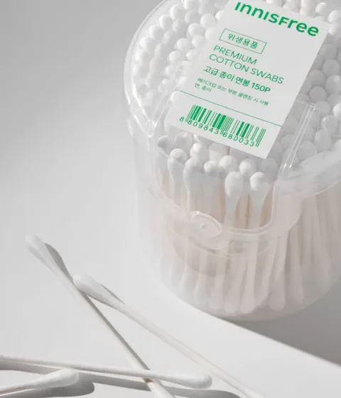 아이메이크업(눈화장)이 번졌을 때 또는 부분 클렌징에 쓰기 좋고 순면으로 만들어진 잘 부러지지 않고 위생적으로 사용 가능한 이니스프리 고급 종이 면봉