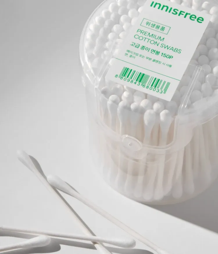 아이메이크업(눈화장)이 번졌을 때 또는 부분 클렌징에 쓰기 좋고 순면으로 만들어진 잘 부러지지 않고 위생적으로 사용 가능한 이니스프리 고급 종이 면봉
