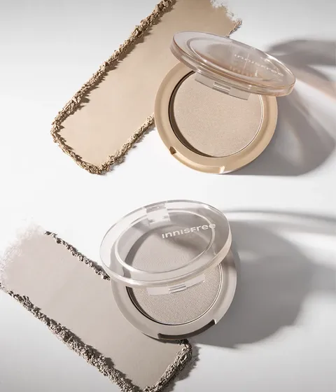 자연스럽고 입체감 있는 음영 효과를 연출해 주는 이니스프리 스컬프팅 파우더 쉐이딩. 자연스럽게 쌓이는 색감으로 입체감 있는 음영 효과와 자연스러운 컬러감의 음영 쉐이딩