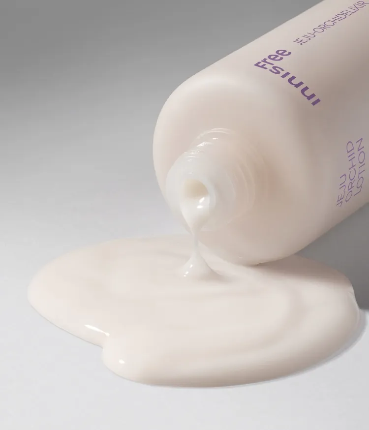 부드럽게 멜팅 되어 유수분 밸런스를 케어해주는 탄력 안티에이징 로션, 피부 구석구석 풍부한 영양을 제공하는 이니스프리 한란 로션