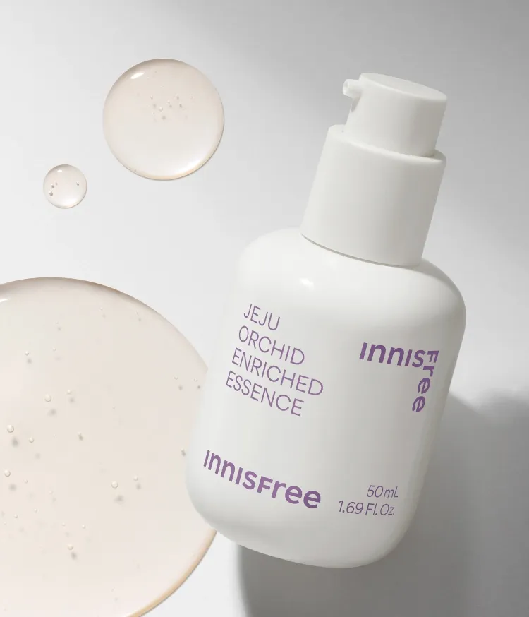 자연스러운 윤기를 머금어 빛나는 피부를 선사하는 탄력광채 에센스! 쫀쫀하게 채워지는 농축감 있는 텍스처로 파부에 탄탄한 탄력감을 선사해주는 이니스프리 한란 인리치드 에센스