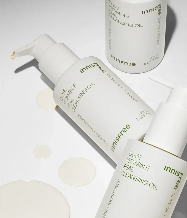 불필요한 노폐물과 메이크업 잔여물은 확실하게 제거하고, 피부에 꼭 필요한 보습감을 부여하는 이니스프리 올리브 비타민E 리얼 클렌징 오일
