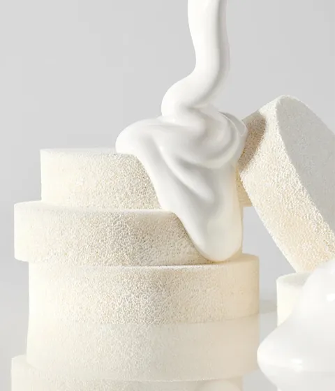 가볍고 산뜻하게 밀착되어 보송한 피부를 연출하는 무기자차 톤업 선 쿠션