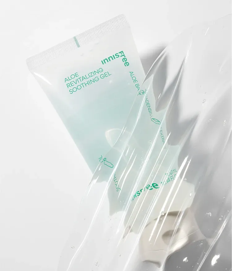 제주 알로에 속살 추출물을 함유한 포뮬라가 지친 피부에 즉각적으로 수분을 보충하여 생기있는 피부로 만들어주는 멀티 수딩젤