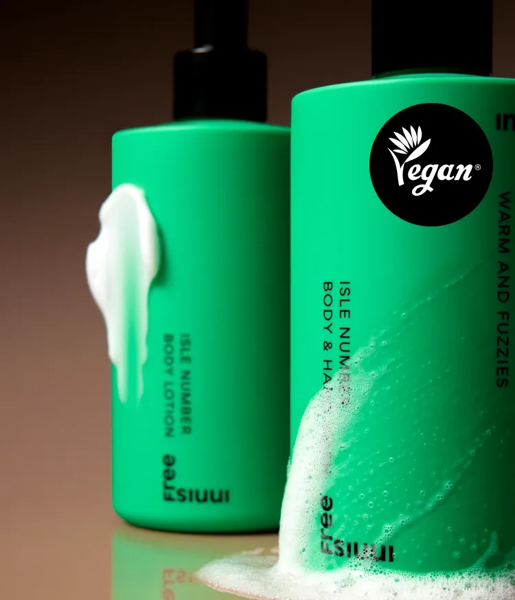 풍성한 향과 녹차수  Botanical Oil Complex™를 담은 약산성 포뮬라로 바디 피부를 향기롭고 촉촉하게 가꾸어주는 바디 워시  로션 세트