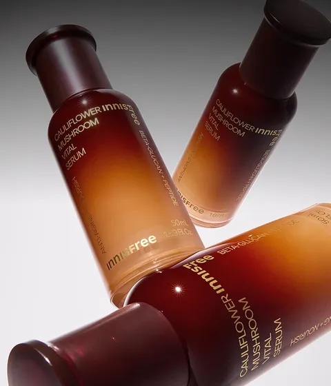 진귀한 꽃송이버섯 영양 성분이 피부에 수분과 탄력을 채워주는 보습 안티에이징 세럼, 이니스프리 꽃송이버섯 바이탈 세럼으로 맑고 탄탄한 피부결 완성 케어