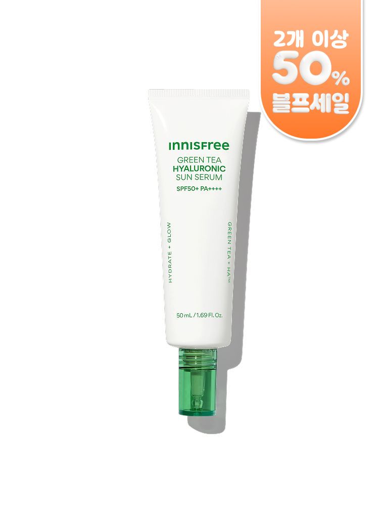 속건조 해결과 자외선 차단을 동시에! 하루 종일 무너지지 않는 수분 선케어. 이니스프리 그린티 히알루론산으로 민감한 피부도 안심하고 쓸 수 있는 촉촉한 수분진정 선세럼