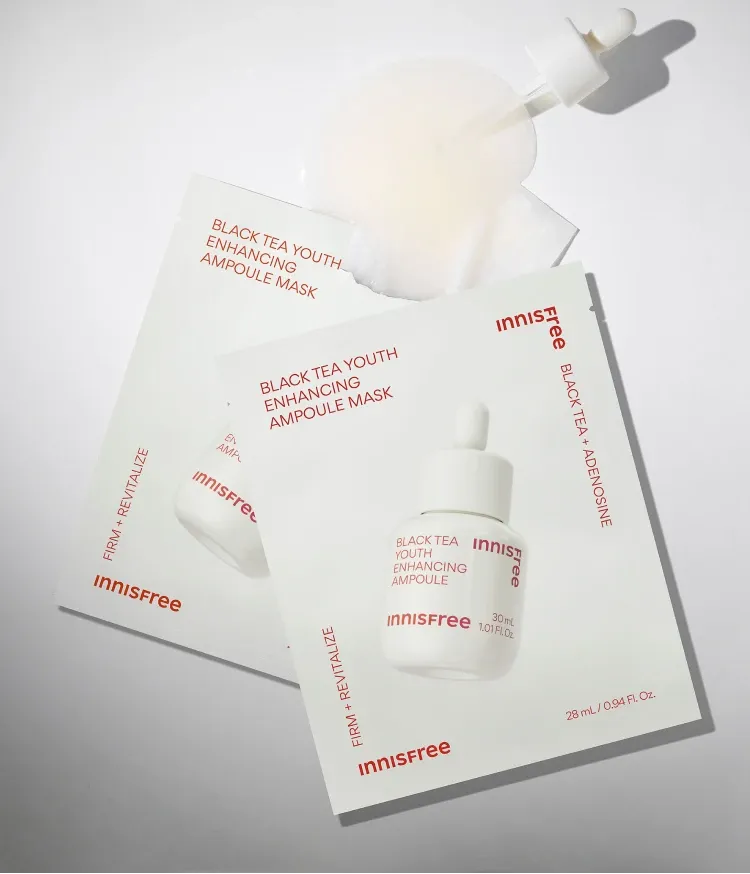 피부결, 탄력, 보습 3중 케어로 푹 자고 난 듯한 광채 피부! 블랙티 앰플 한 병을 마스크 한 장에 담은 고농축 쫀쫀 시트로 집중 케어가 가능한 이니스프리 탄력수분 마스크
