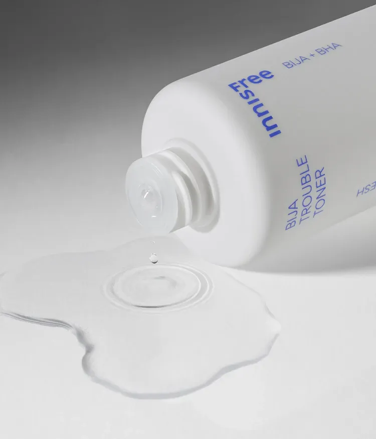 피부 보호력을 지닌 비자오일 함유. 진정 효과와 유수분 밸런스를 동시에 잡아주고 번들거림 없이 흡수되는 산뜻한 제형으로 깨끗하고 매끄러운 피부를 완성 시켜주는 이니스프리 스킨로션세트