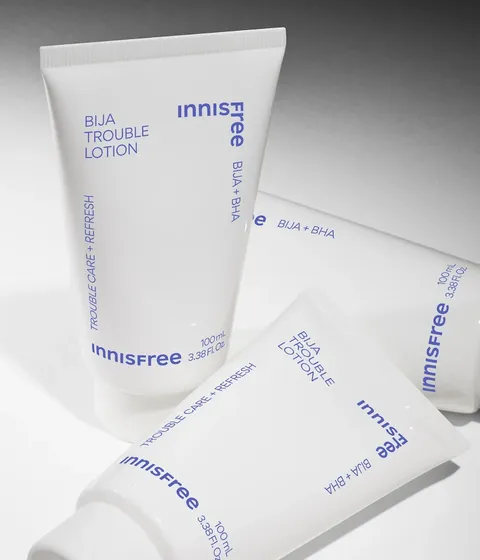 피부 보호력을 지닌 비자오일 함유. 진정 효과와 유수분 밸런스를 동시에 잡아주고 번들거림 없이 흡수되는 산뜻한 제형으로 깨끗하고 매끄러운 피부를 완성 시켜주는 이니스프리 스킨로션세트