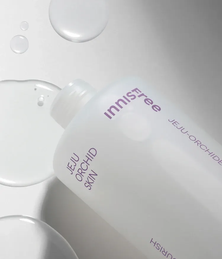 제주 한란의 보습 에너지를 담아 피부 깊숙히 수분을 채우고 은은한 윤기를 부여해 주는 고보습 기초 세트. 탄탄한 수분 장벽 케어는 물론 건조하고 예민한 피부에 촉촉 진정을 선사하는 이니스프리 이중 보습 젤스킨 밀크로션 세트