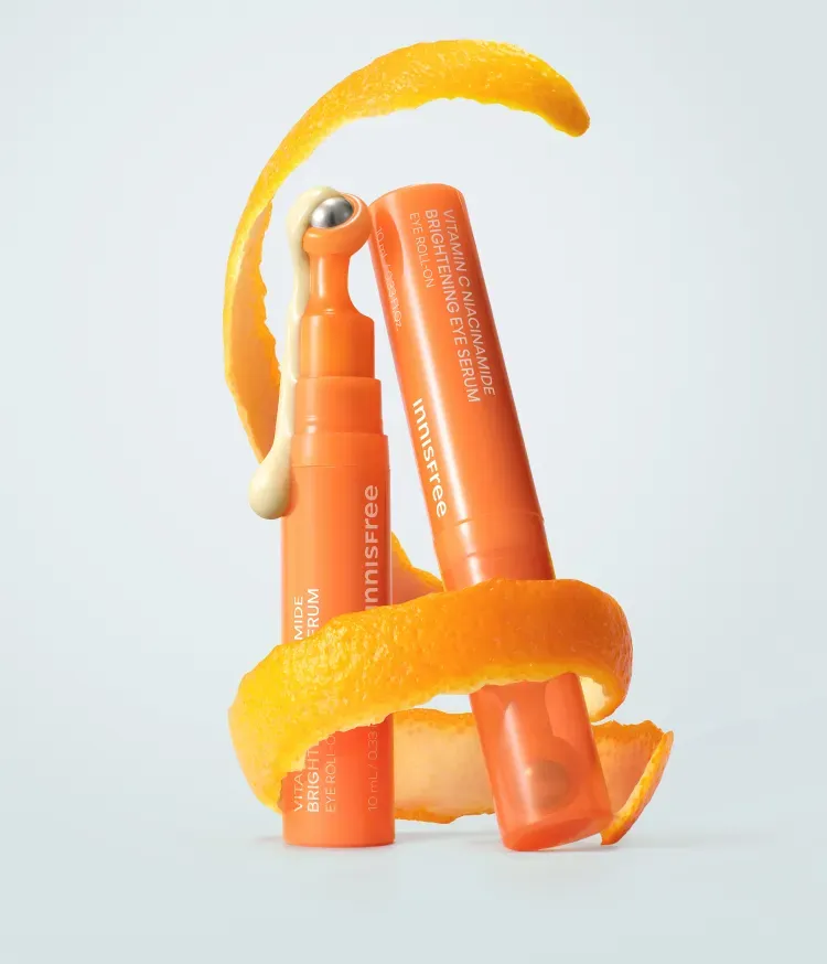 비타민C와 나이아신아마이드 성분을 함유한 포뮬라가 칙칙한 눈가를 맑고 환하게 케어하고, 눈가 톤과 피부결을 고르게 정돈해주는 브라이트닝 아이세럼