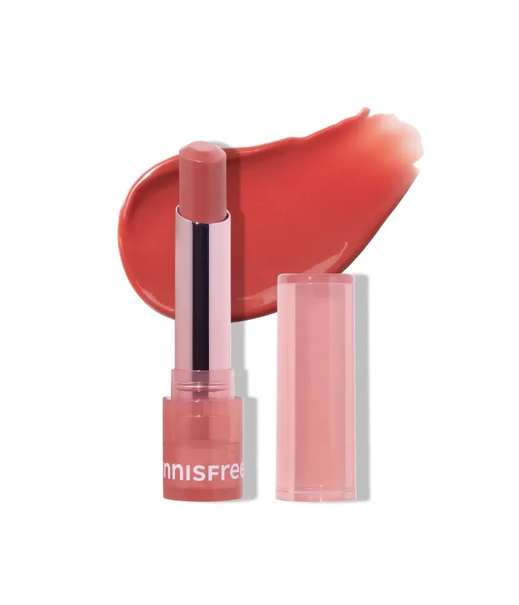 물 먹은 듯 수분 가득 생기있는 입술을 연출해주는 촉촉 틴트 립밤. 히알루론산 함유로 입술에 탱글탱글한 수분감을 부여해주고, 생기 가득 자연스러운 혈색을 연출해주는 틴트 립밤으로 데일리 메이크업과 쌩얼 립밤으로 추천하는 이니스프리 듀이 틴트 립밤
