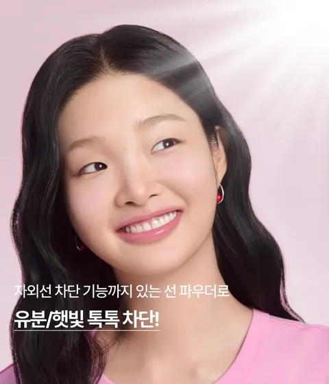 번들거리는 유분은 가볍게 잡고 자연스러운 핑크빛 생기를 더해 매끈하고 블러리하게 연출하는 노세범 선 파우더