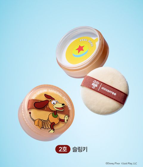 유분과 과다 분비된 피지를 케어해주는 기름종이 파우더! 보송하게 정리된 피부를 연출해주고, 깔끔하게 메이크업을 파워 고정시켜주는 이니스프리 노세범 미네랄 파우더! 헤어 파우더로, 아이 프라이머로, 스킨케어 픽서로 다양하게 활용하는 데일리 파우더