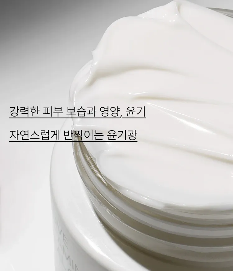 이니스프리 올리브 비타민 E 제품은 보습력이 우수한 올리브 오일과 항산화 효능의 비타민 E가 만난 고보습 포뮬러로 피부 속까지 보습과 영양을 채웁니다. 