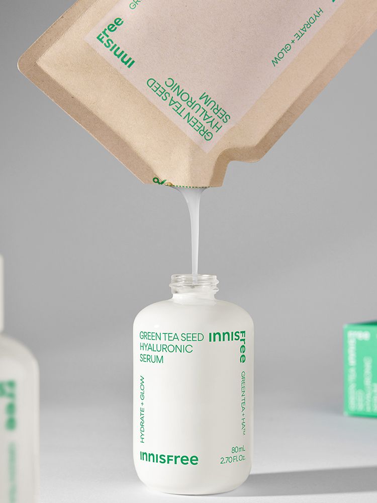 Green tea+HA™*이 함유된 순간 흡수 텍스쳐가 단숨에 피부 속건조를 개선하고 안정된 수분 밸런스로 피부를 건강하게 가꾸어주는 수분 세럼