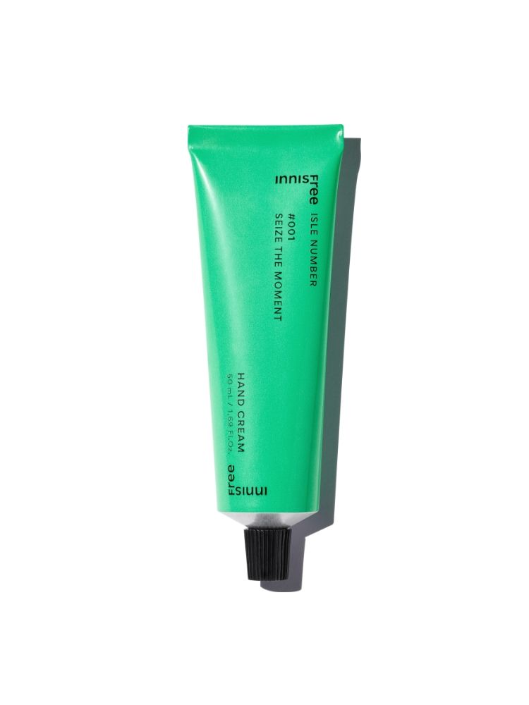 은은하게 퍼지는 향과 녹차수 & BOTANICAL OIL COMPLEX™를 함유한 포뮬라로 끈적임 없는 향기 보습막을 만들어주는 핸드크림