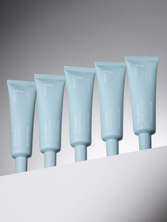  모공과 잔주름을 커버해주어, 매끈한 피부 결을 연출해 주는 블러 효과의 프라이머